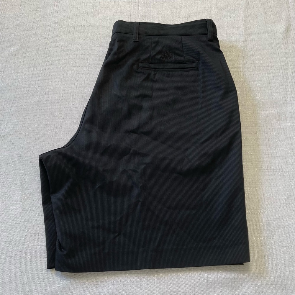 Adidas Climalite Flat Front Chino Golf Shorts Mens Size 40. Embroidered Logo